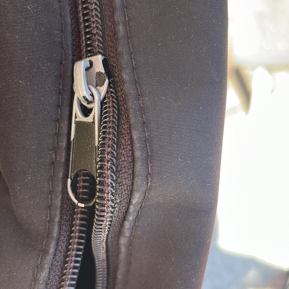 đź’™Disneyworld black crossbody bag Zebra Print Mickey Disney Park Mickey Mouse - Picture 8 of 8